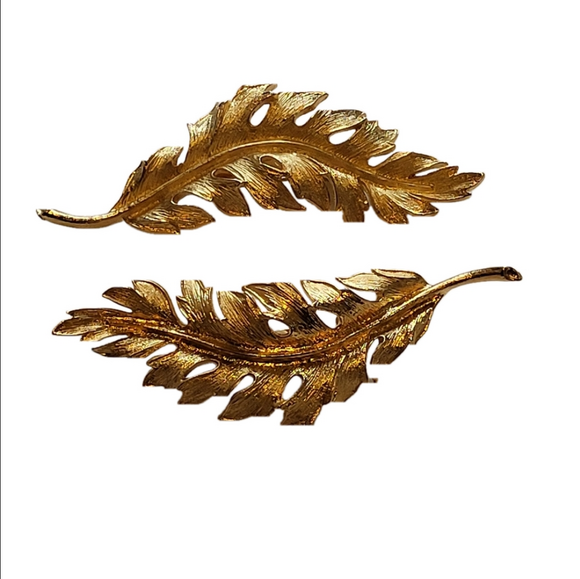 Coro Jewelry - Coro 1961 Gold-tone Leaf Brooches with Intricate Design